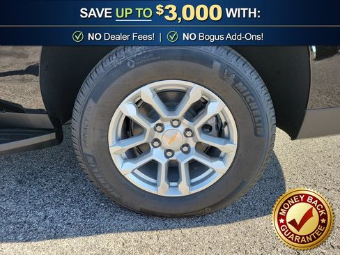 Used 2026 Chevrolet Suburban LS RWD image 11