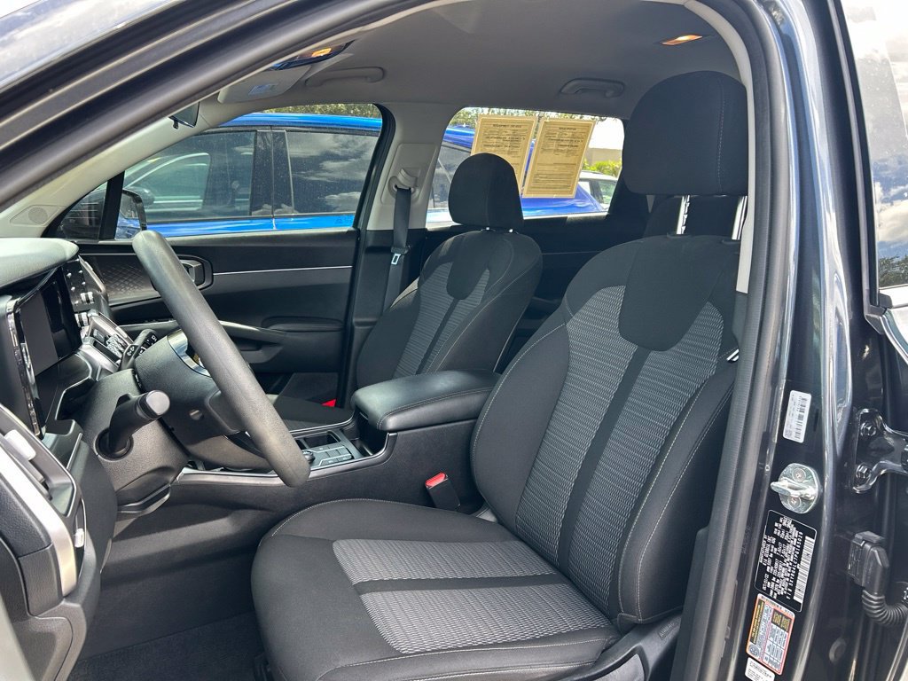 Used 2023 Kia Sorento LX FWD image 19