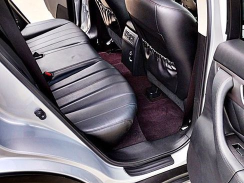 Used 2017 INFINITI QX70 2WD w/ Premium Package image 17