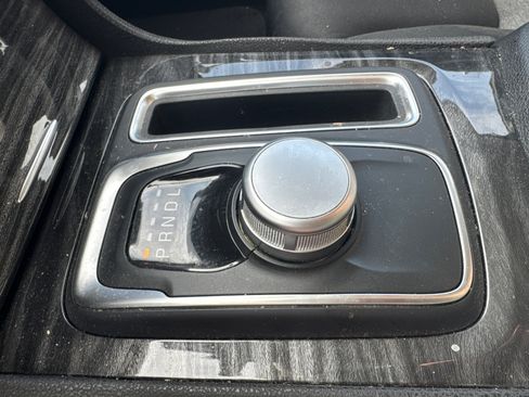 Used 2018 Chrysler 300 Touring w/ Chrome Appearance Package image 25