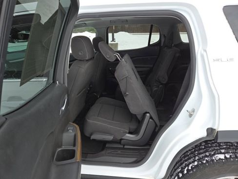 Used 2018 GMC Acadia SLE image 42