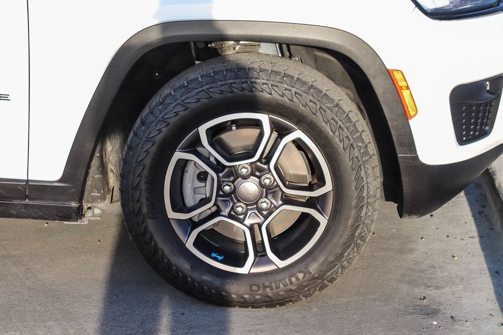 Used 2024 Jeep Grand Cherokee Trailhawk AWD/4WD image 21