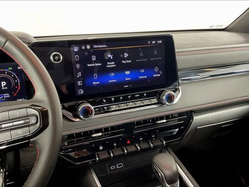 Used 2025 Chevrolet Colorado Z71 image 9