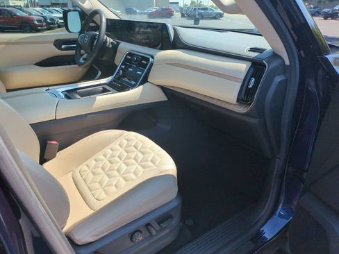 Used 2025 Nissan Armada Platinum AWD/4WD image 36
