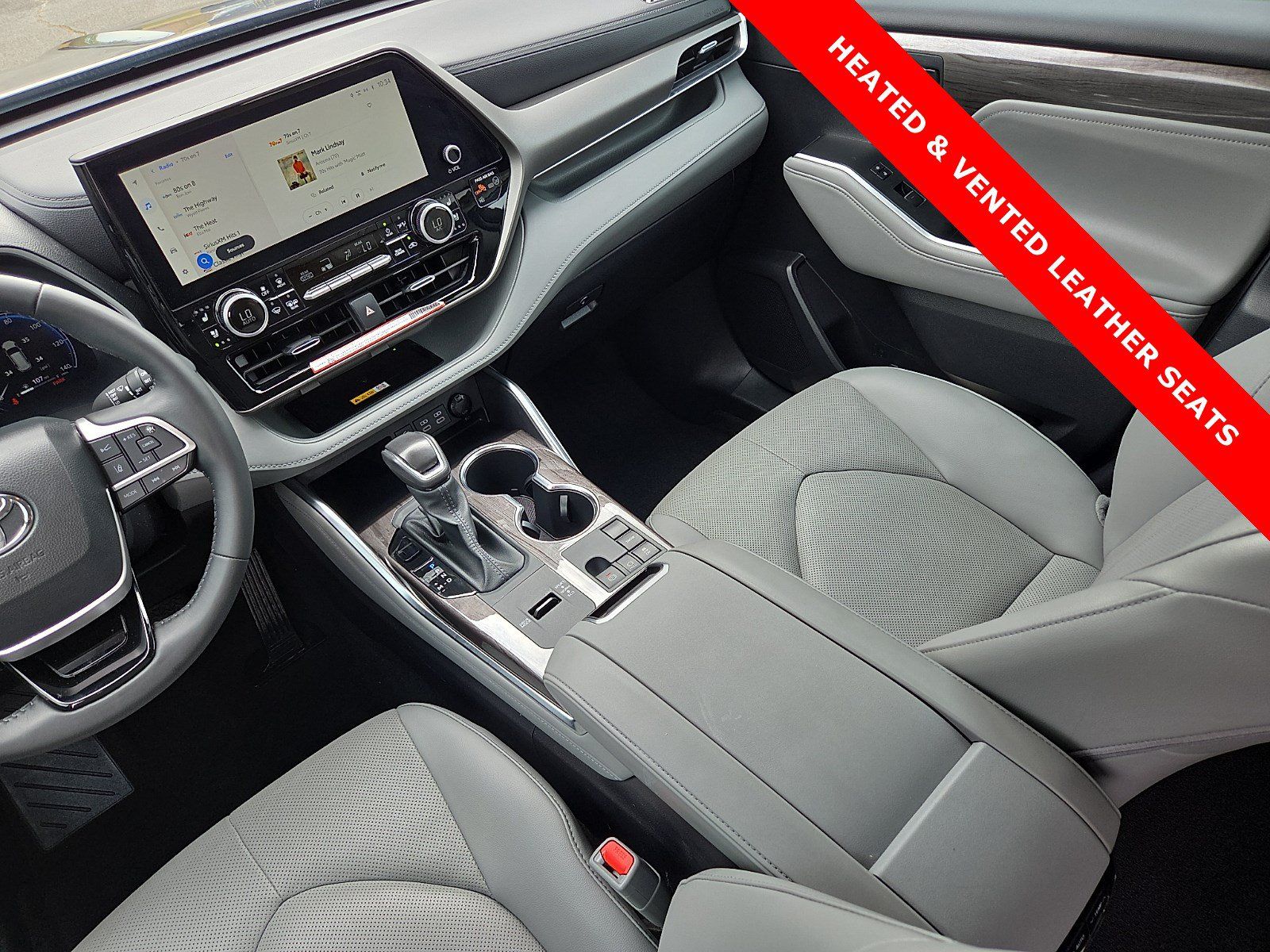 Used 2025 Toyota Highlander Limited FWD image 14