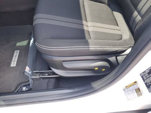 Certified 2024 Hyundai Venue SEL FWD image 17