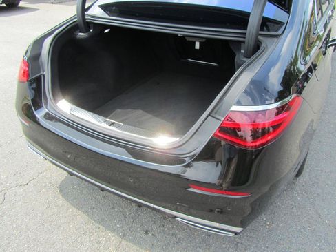 Used 2022 Mercedes-Benz S 580 4MATIC Sedan w/ AMG Line Package image 20