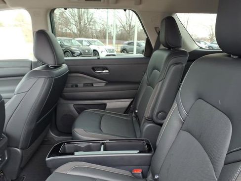 New 2026 Nissan Pathfinder SL image 8