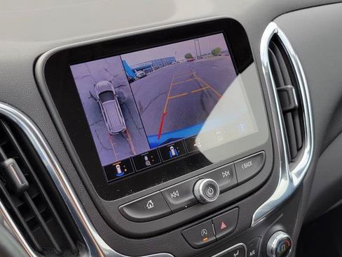 Used 2024 Chevrolet Equinox LT FWD image 17