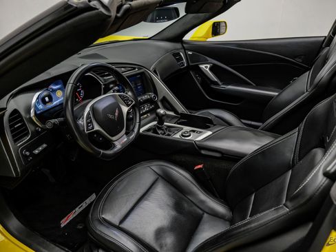 Used 2015 Chevrolet Corvette Z06 w/ 3LZ Preferred Equipment Group RWD image 2