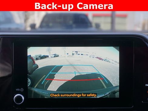 Used 2023 Toyota Highlander LE AWD/4WD image 8
