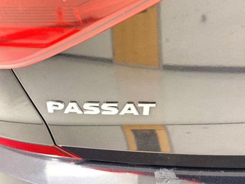 Used 2017 Volkswagen Passat 1.8T R-Line FWD image 10