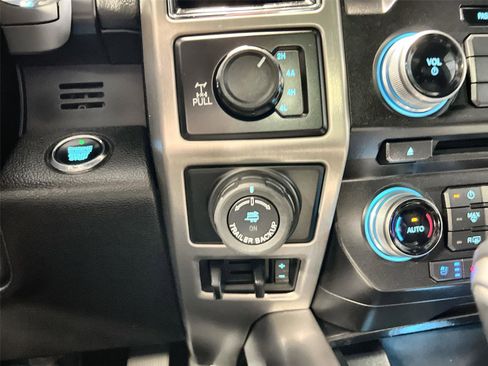 Used 2018 Ford F150 Platinum w/ Technology Package image 22