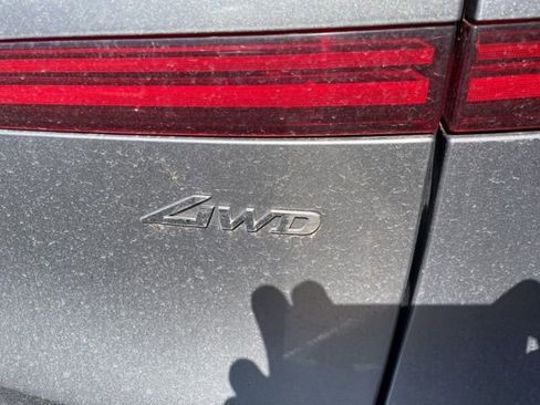 Used 2023 Genesis GV70 2.5T w/ Advanced Package image 9