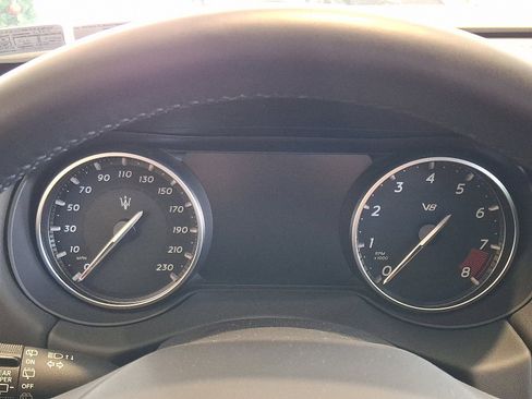 Used 2023 Maserati Levante Trofeo AWD/4WD image 19