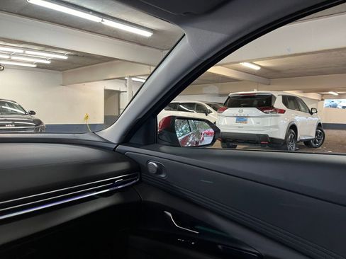 Used 2025 Hyundai Elantra SEL image 36