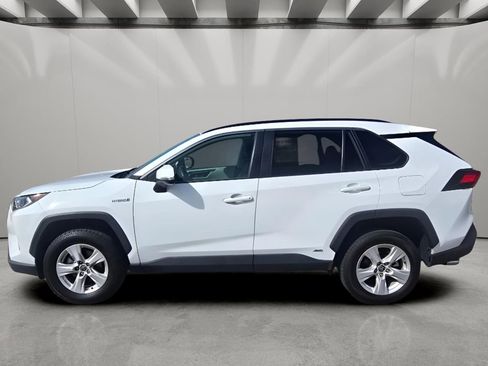 Used 2021 Toyota RAV4 XLE w/ Convenience Package image 2