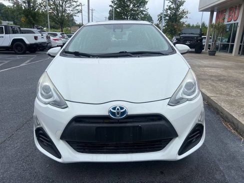 Used 2017 Toyota Prius C Three FWD image 2