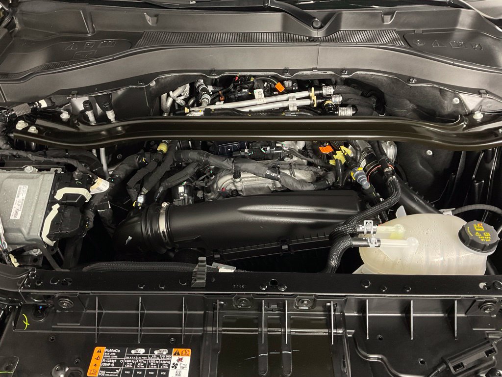 Used 2025 Ford Explorer ST-Line w/ Premium Package RWD image 8