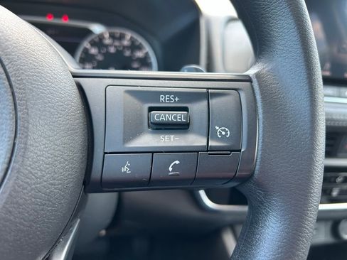 Used 2022 Nissan Rogue S AWD/4WD image 18
