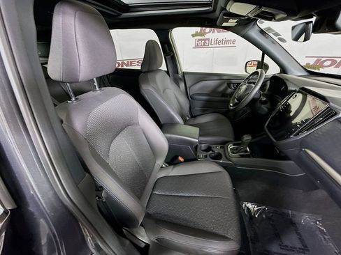 Used 2025 Subaru Forester Premium AWD/4WD image 32
