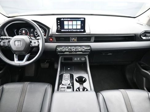 Used 2025 Honda Pilot Touring image 24