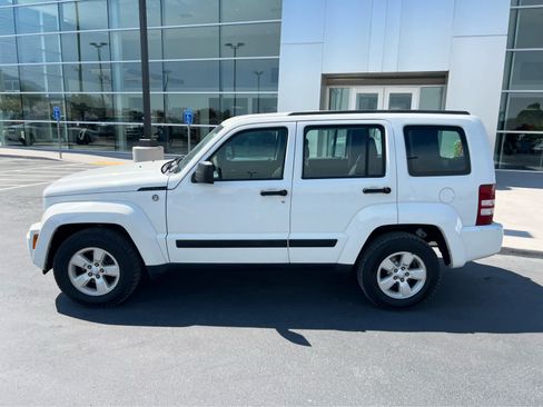 Used 2010 Jeep Liberty Sport AWD/4WD image 12