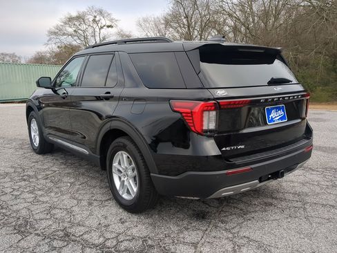Used 2025 Ford Explorer Active w/ Active Comfort Package image 5