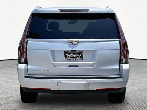 Used 2018 Cadillac Escalade Premium Luxury AWD/4WD image 4