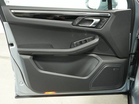 New 2026 Porsche Macan image 25