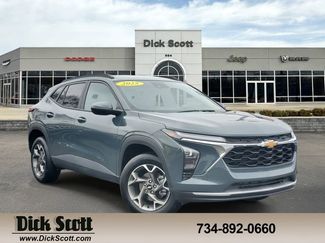 Used 2025 Chevrolet Trax LT w/ Driver Confidence Package 360° Tour
