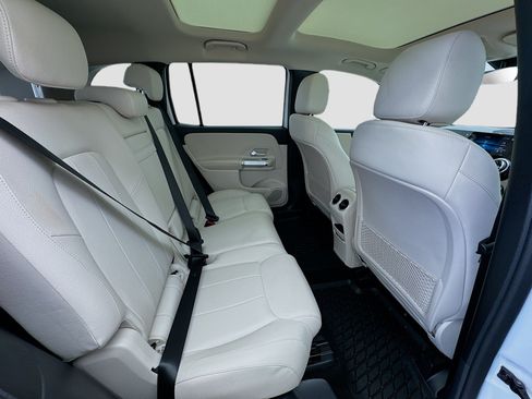 Used 2023 Mercedes-Benz GLB 250 image 19