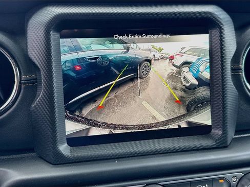 Used 2023 Jeep Wrangler Unlimited Sahara AWD/4WD image 15