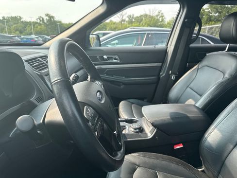 Used 2018 Ford Explorer XLT w/ Equipment Group 202A AWD/4WD image 34