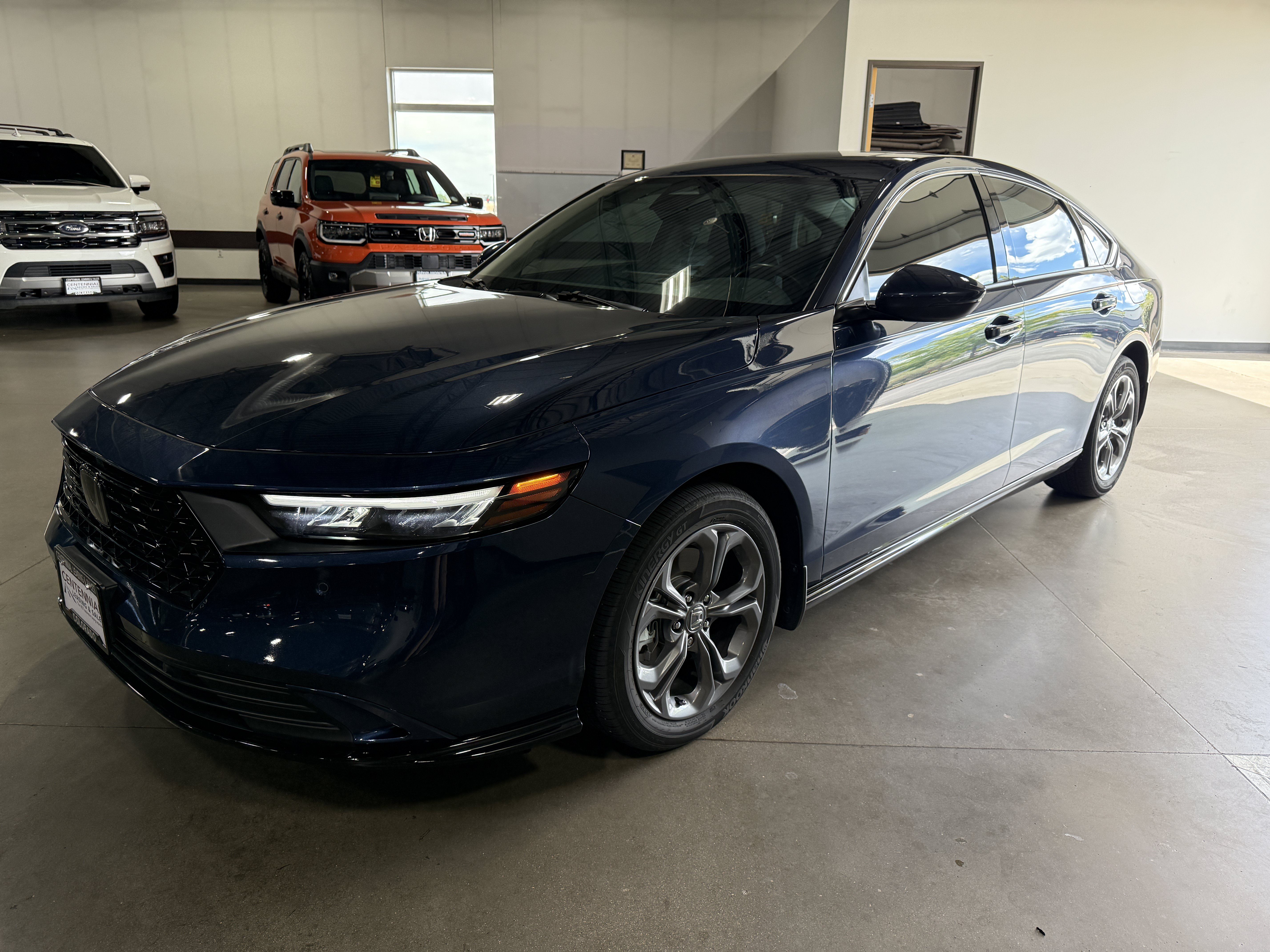 Used 2023 Honda Accord EX-L image 3