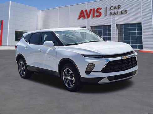 Used 2025 Chevrolet Blazer LT FWD image 3