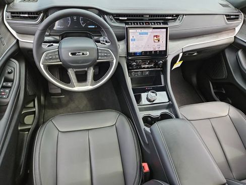 New 2025 Jeep Grand Cherokee Limited w/ Black Appearance Package RWD image 9