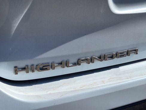 Used 2023 Toyota Highlander Limited image 16