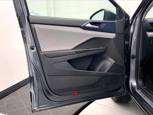 Used 2024 Volkswagen Taos SE image 23