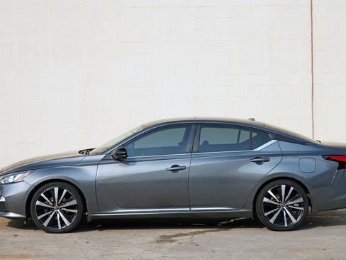 Used 2022 Nissan Altima 2.0 SR FWD image 42