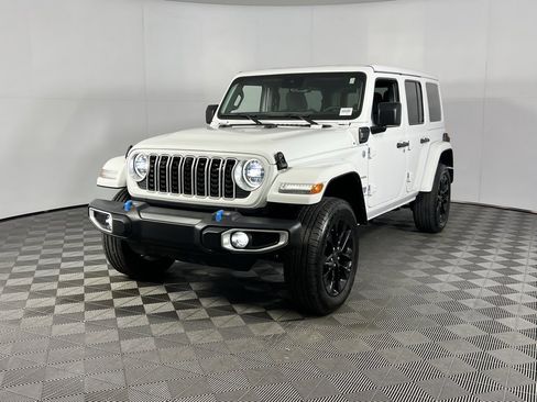 Used 2024 Jeep Wrangler Unlimited Sahara w/ Technology Group image 3