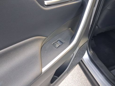 Used 2020 Toyota RAV4 XLE Premium FWD image 15