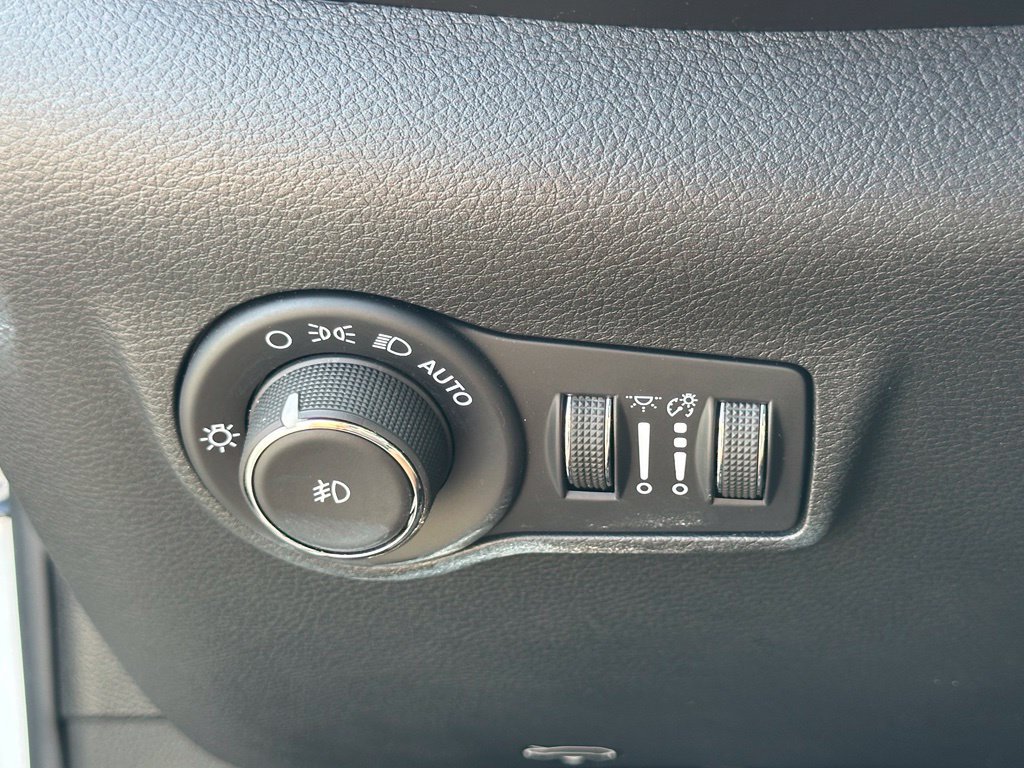 Used 2025 Jeep Compass Limited AWD/4WD image 33