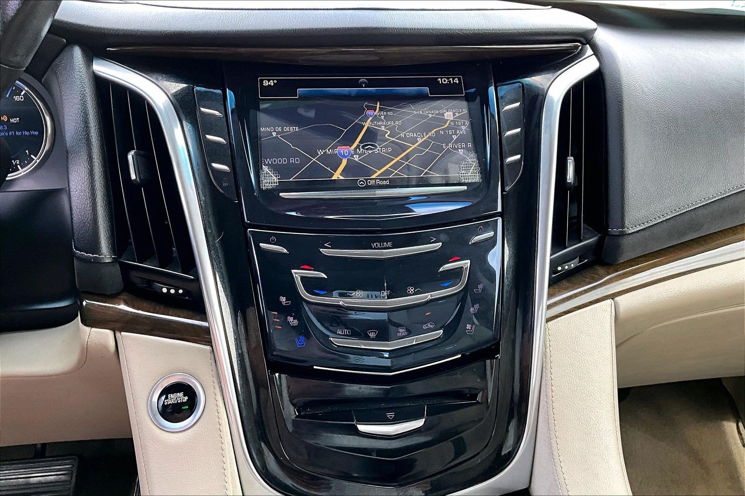 Used 2018 Cadillac Escalade Luxury AWD/4WD image 23
