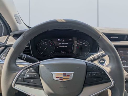 Used 2022 Cadillac XT5 Premium Luxury w/ Technology Package FWD image 31