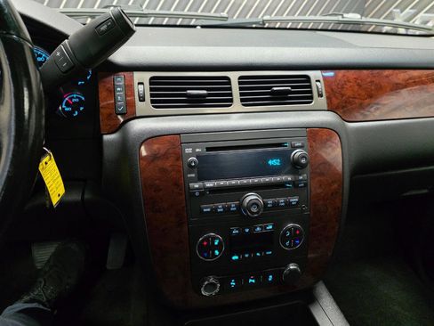 Used 2014 Chevrolet Suburban LT image 23