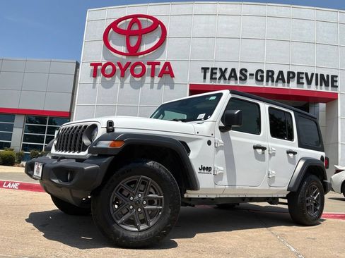 Used 2025 Jeep Wrangler Unlimited Sport AWD/4WD image 2