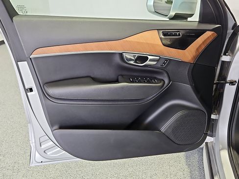 Used 2022 Volvo XC90 T6 Momentum image 15