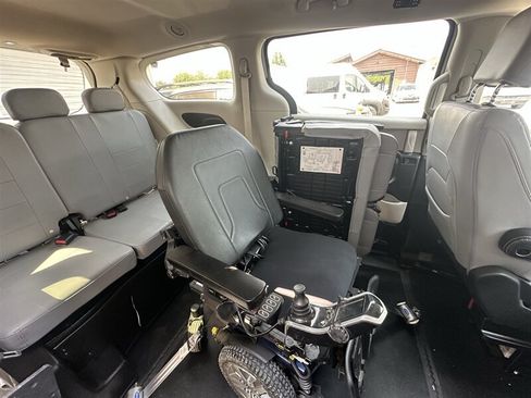 Used 2022 Chrysler Voyager LX FWD image 36