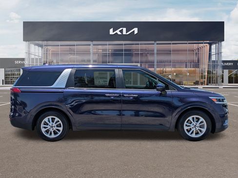 Certified 2022 Kia Carnival LX FWD image 3